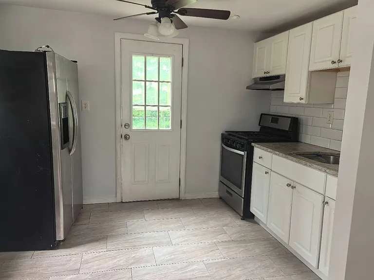 527 Willow Ave — Photo 6