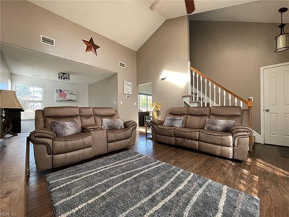 4th image of 312 Towering Oak Ct