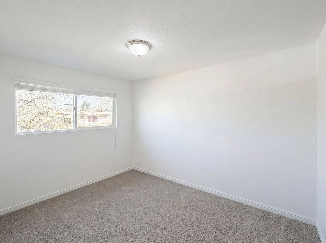 3 bed, 1794 sqft, $2,236 — Photo 2