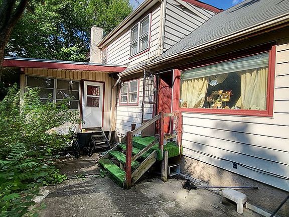 4th image of 1500 S Monterey Ave
