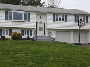 9 Halfpenny Ln, Wethersfield, CT 06109