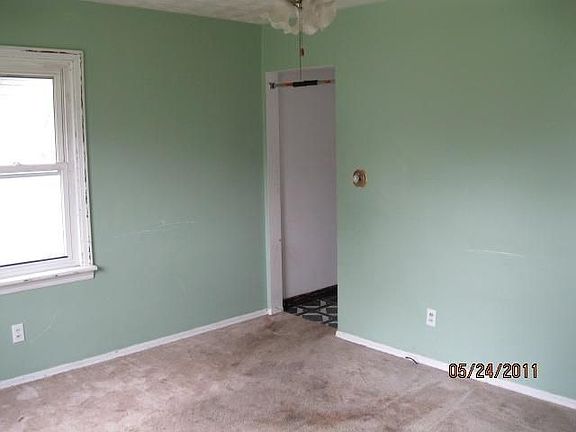 4th image of 2975 Grasmere Ave