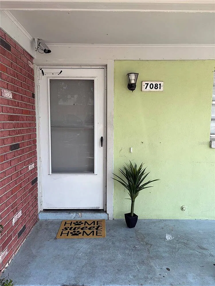 2 bed, 1.0 bath, 971 sqft, $1,600 — Photo 1