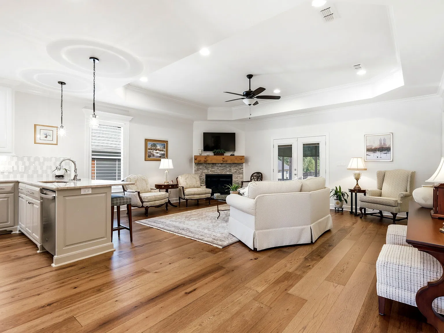 3 bed, 2814 sqft, $3,200 — Photo 3