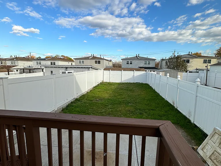 51 Longdale St — Photo 16