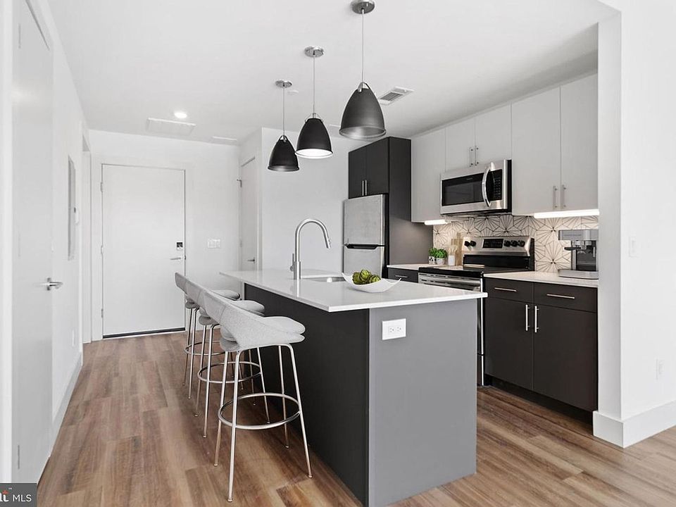 1st image of 3029 W Glenwood Ave #505
