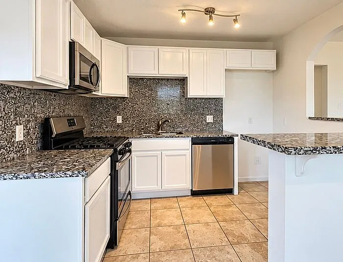 2 bed, 1.0 bath, 1200 sqft, $1,500 — Photo 2