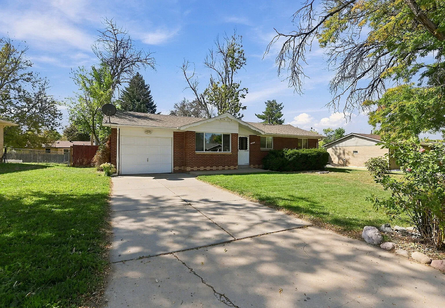 3 bed, 2.0 bath, 2035 sqft, $2,496 — Photo 2