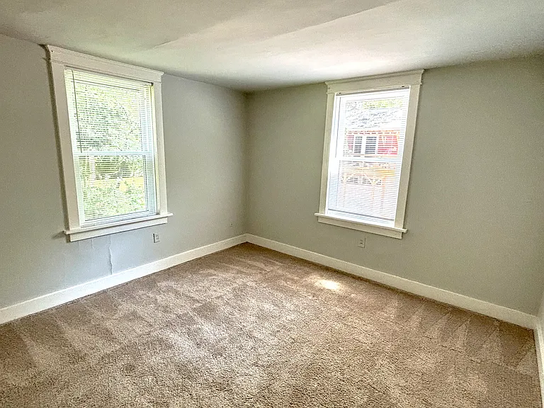 369 Sterling St NE — Photo 11