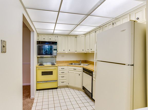 5th image of 11 W Green St APT 506