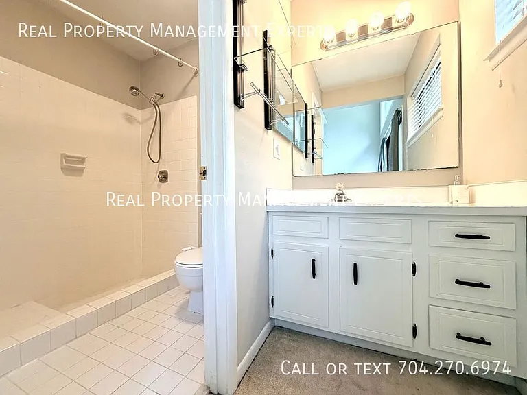 414 W 8th St — Photo 9