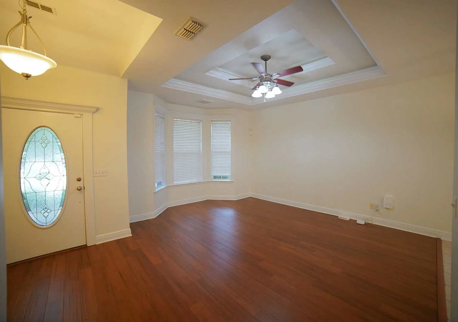 3 Bed / 2 Bath with 2 Car Garage in NW — Photo 4