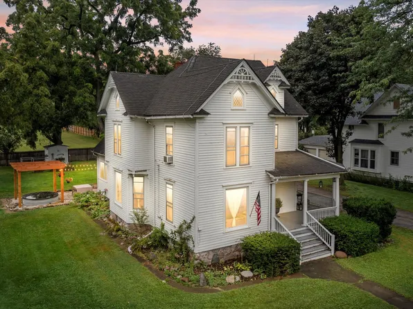 10207 Main St, Hebron, IL 60034