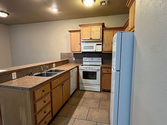 4th image of 101 East St APT B