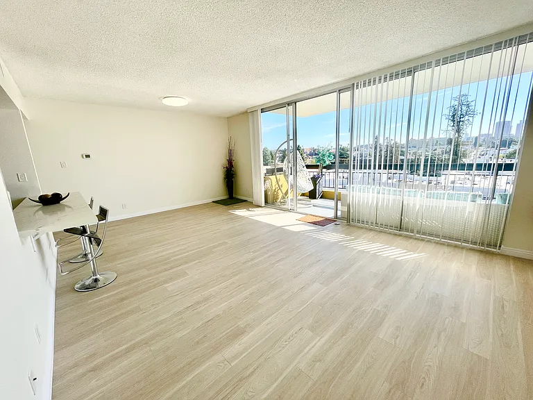 Occidental Towers Apartments — Photo 136