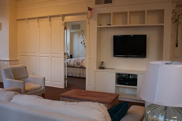 Rented by Luxury Property Group | media 31