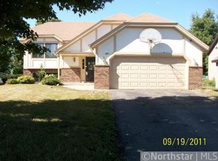 1826 Helena Rd N, Oakdale, MN 55128