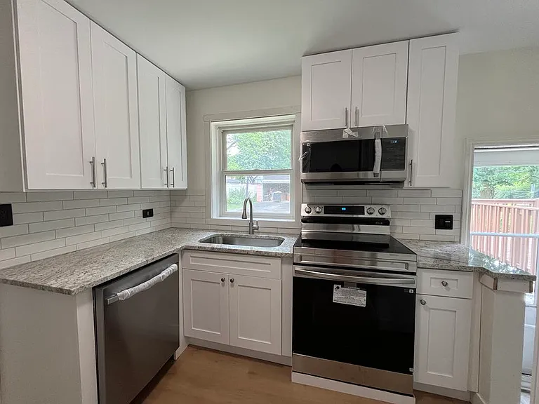 127 S Forest Ave — Photo 12