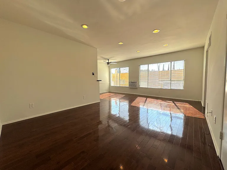1159 N Curson Ave #11 — Photo 4