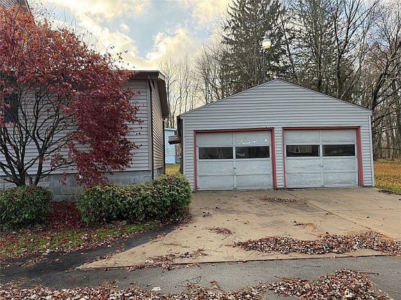 2nd image of 226 S 12th St