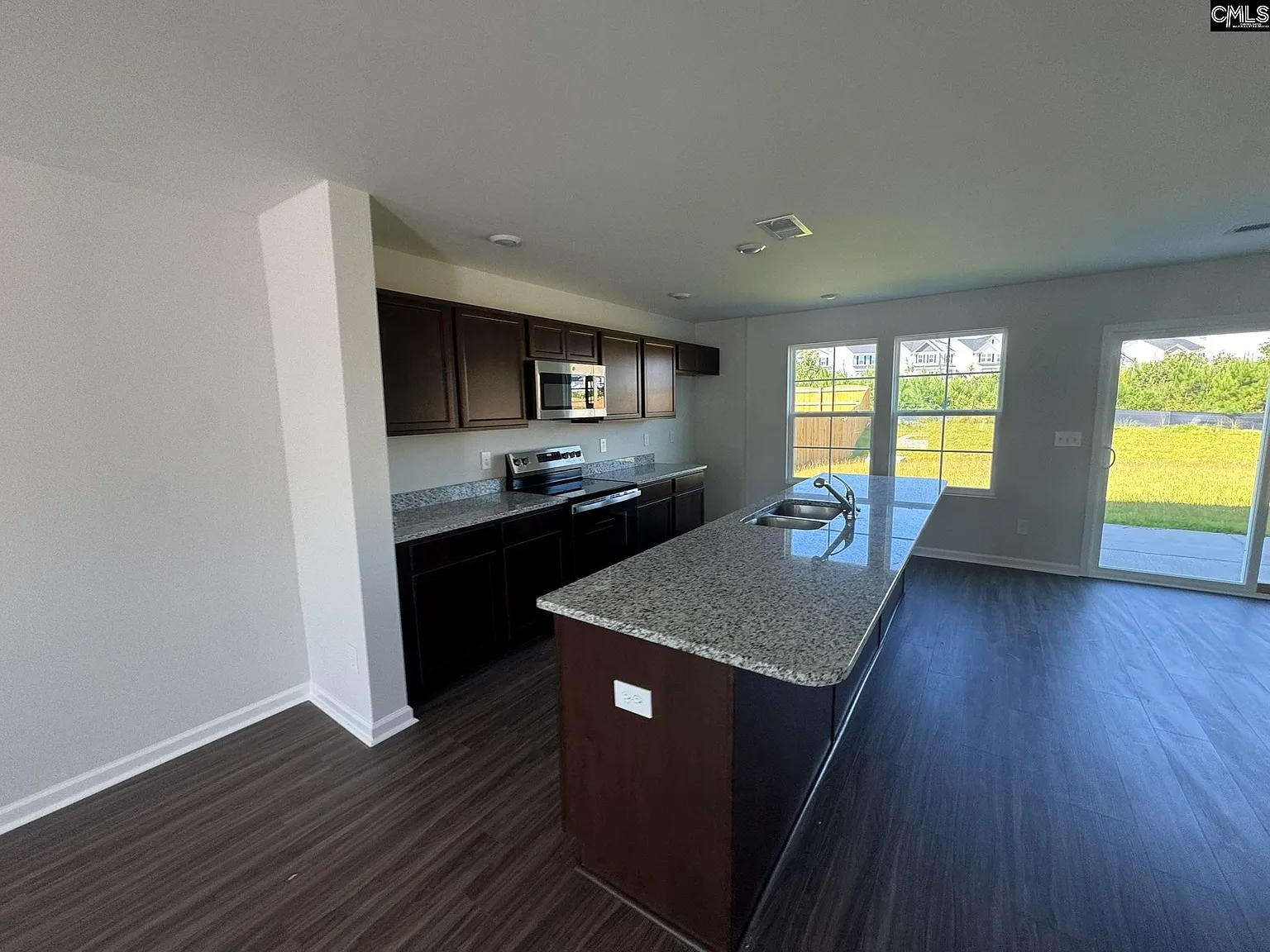 4 bed, 2218 sqft, $2,395 — Photo 3