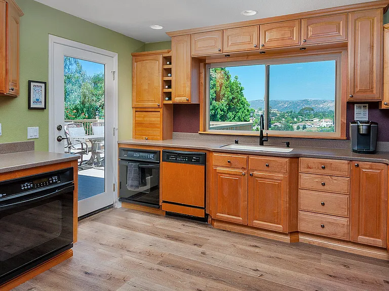 1527 Calavo Dr — Photo 11