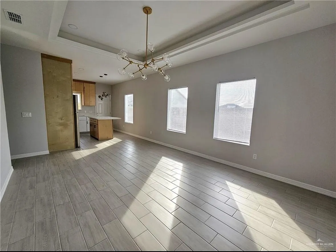 3 bed, 1050 sqft, $1,200 — Photo 2