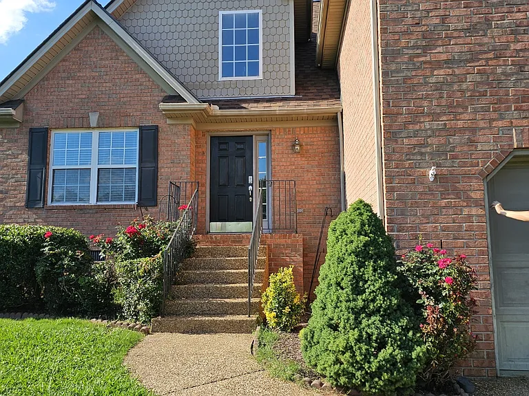 1032 Oakhall Dr — Photo 2