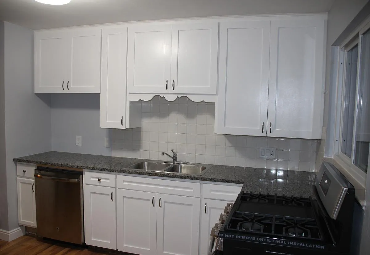 3 bed, 1.5 bath, 1050 sqft, $2,300 — Photo 4
