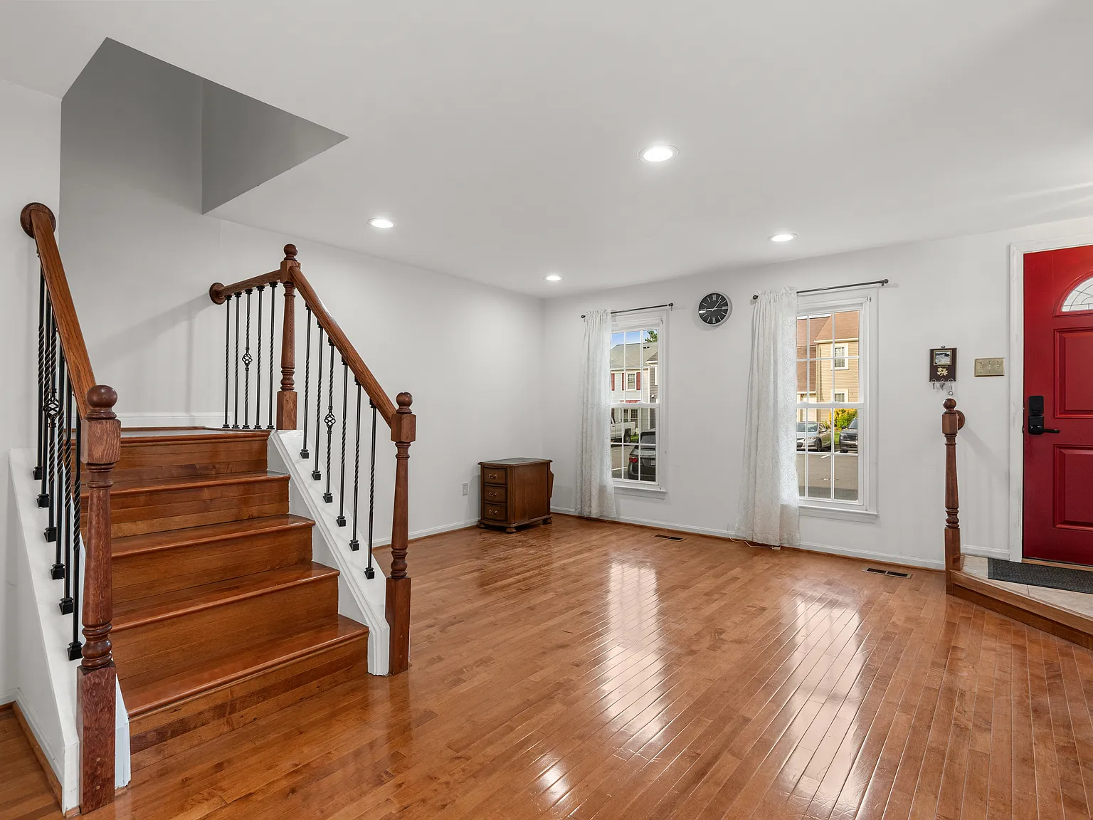 3 bed, 1360 sqft, $3,200 — Photo 3