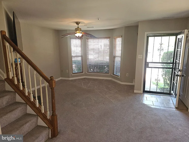 2346 Hazelwood Ct — Photo 5