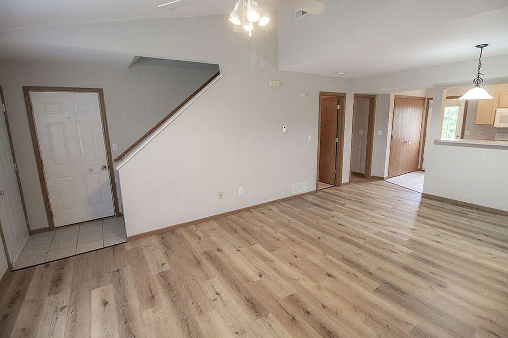 4 bed, 3.0 bath, 1402 sqft, $1,495 — Photo 3