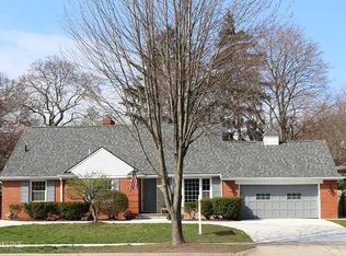 1035 Cadieux Rd, Grosse Pointe Park, MI 48230