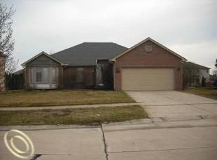17282 Lorraine Dr, Macomb, MI