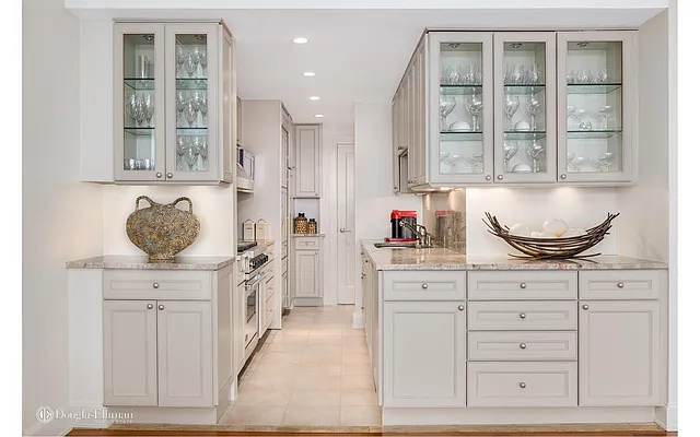 Rented by Douglas Elliman | media 14