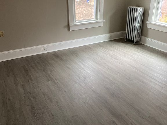 5th image of 323-325 New York St #323