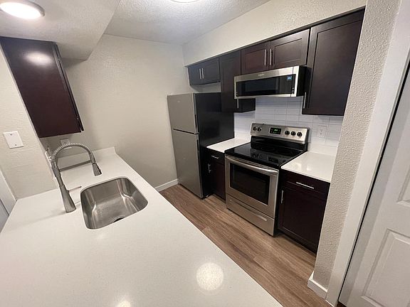 2nd image of 1401 Clarewood Dr