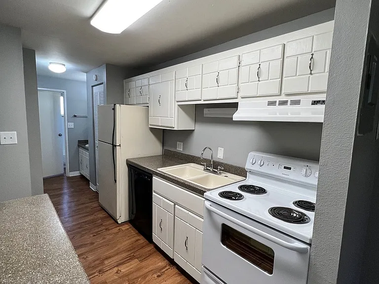 Crestview Apartments — Photo 43