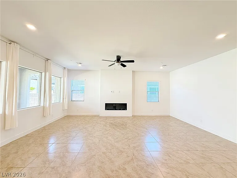 313 Agnew St — Photo 3