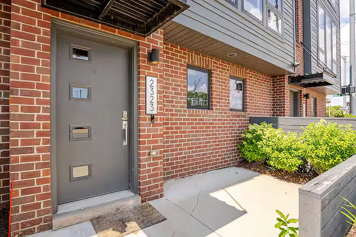 3 bed, 1588 sqft, $3,700 — Photo 2