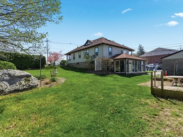 4263 Acushnet Ave, New Bedford, MA 02745
