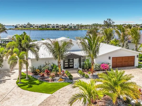 605 Key Royale Dr, Holmes Beach, FL 34217
