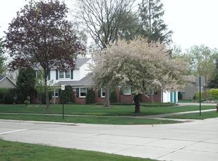 2700 Renshaw Dr, Troy, MI 48085