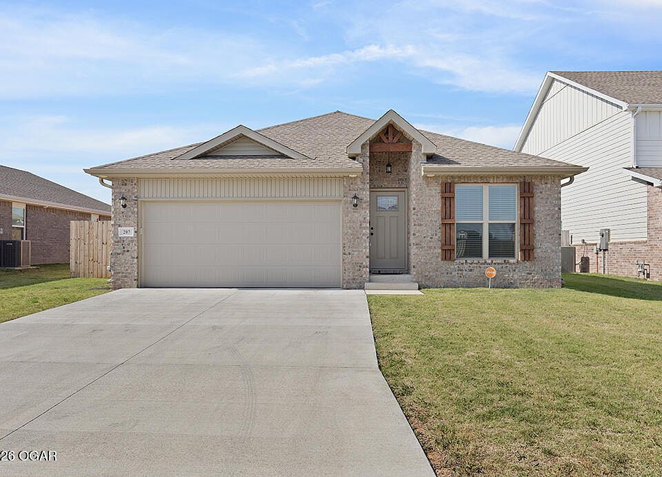 1st image of 207 Molly Dean Dr