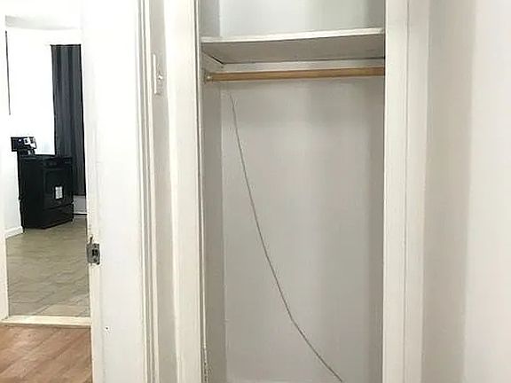 5th image of 572 E New York Ave #1C