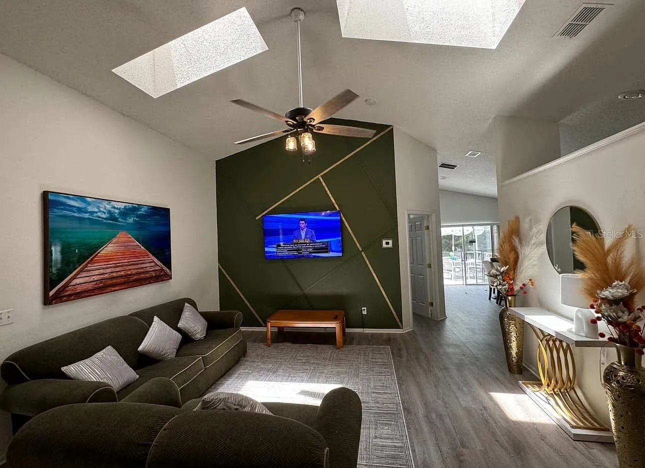 3 bed, 2.0 bath, 1562 sqft, $2,950 — Photo 3