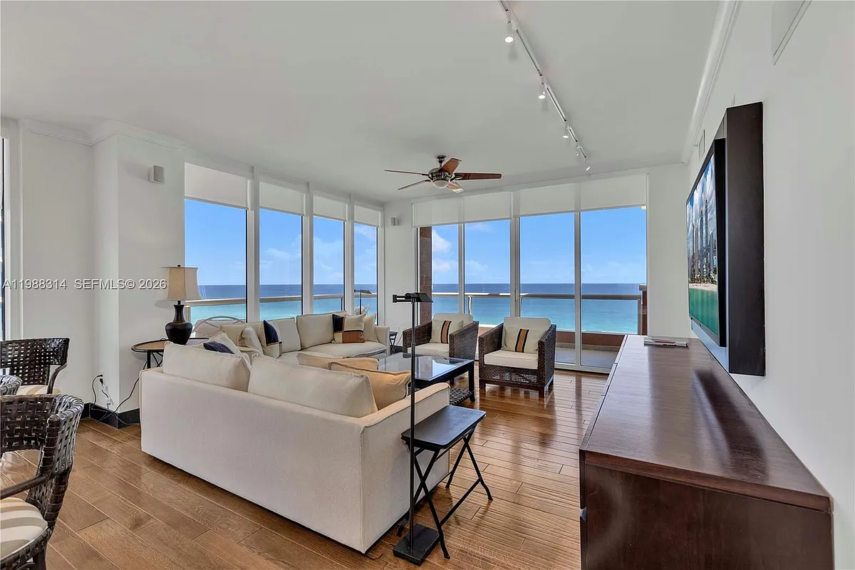 Building Photo - 17875 Collins Ave #1201