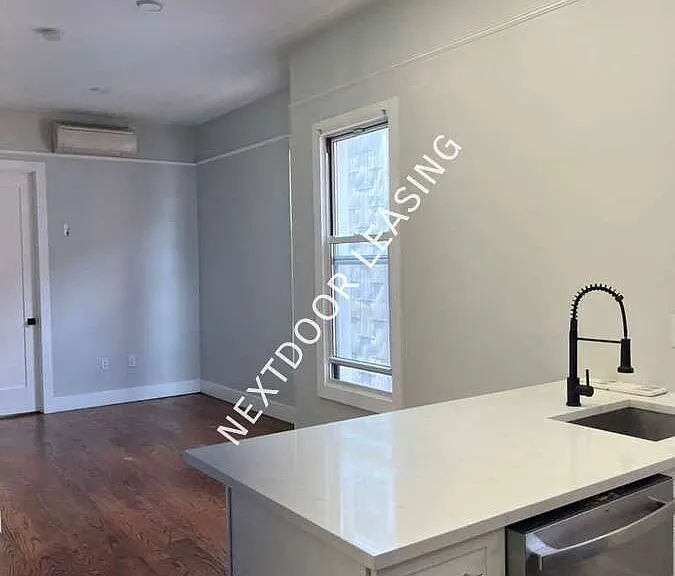 112 Duncan Ave #3LM — Photo 2