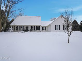 9085 Dover Dr, Wauseon, OH 43567