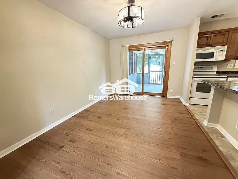 241 Cedarmere Cir — Photo 5